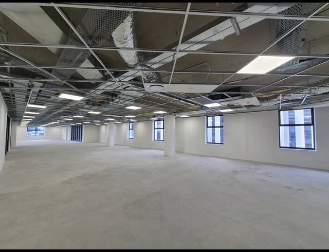 975M² OFFICE TO LET IN GLENADRIENNE EAST